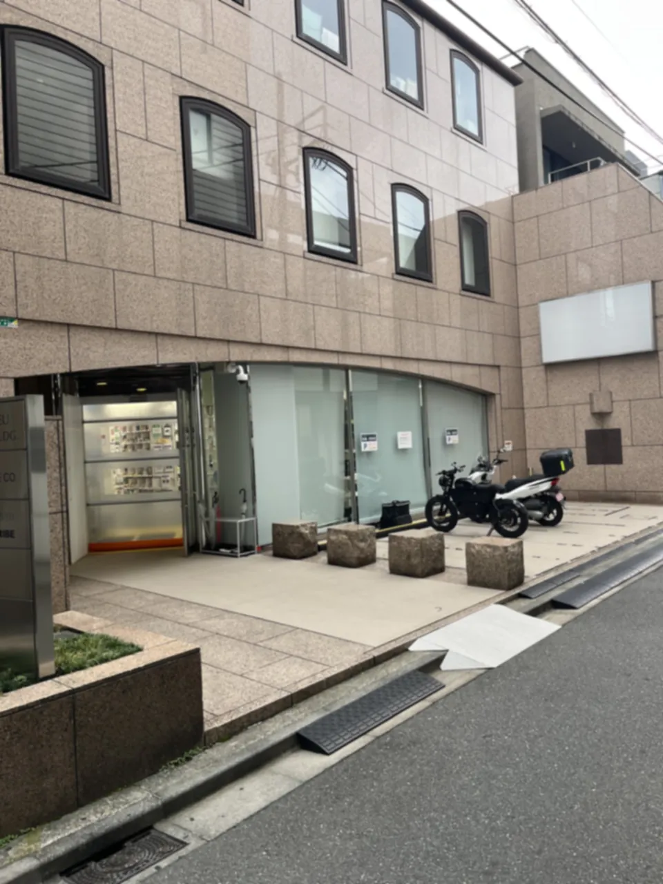 Amazon Now南青山ステーションの建物